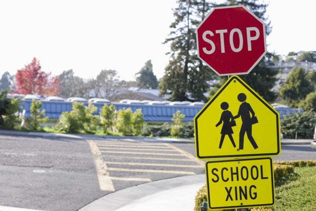 school xing sign